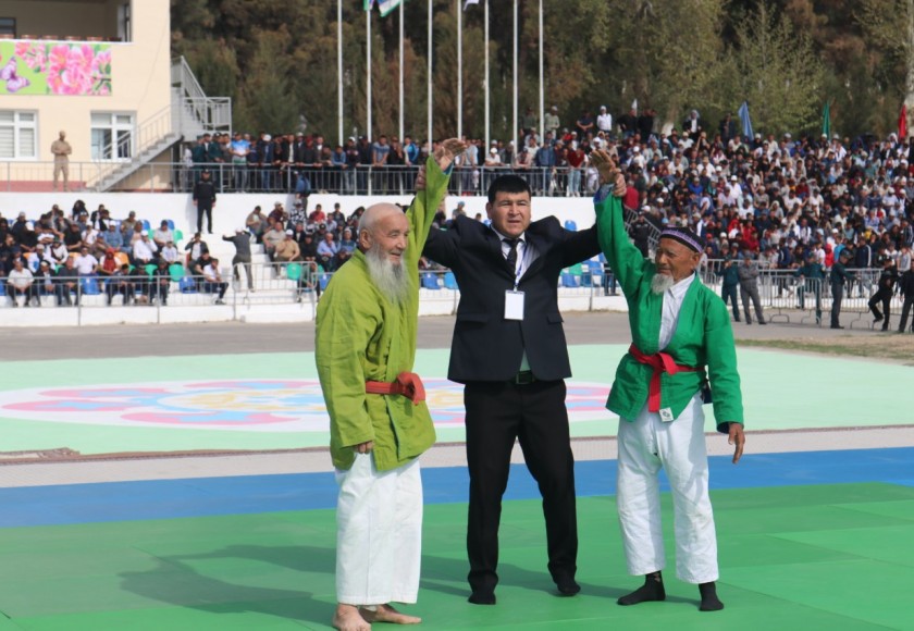 Termizda katta kurash musobaqasi boshlandi