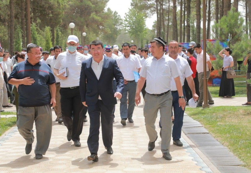 Termiz shahrida "Yangi Oʼzbekiston yoshlari, birlashaylik!" shiori ostida oʼtkazilayotgan festivalning ochilish marosimi ana shunday koʼtarinki ruhda boʼlib oʼtdi.