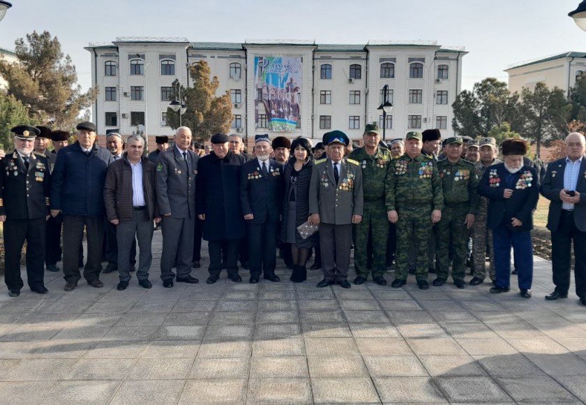 Afg‘onistonda terrorizm va ekstremizmga qarshi harbiy harakatlar tugaganligining 34 yilligi munosabati bilan Motamsaro ona haykali poyiga gulchambar qo‘yish marosimi o‘tkazildi