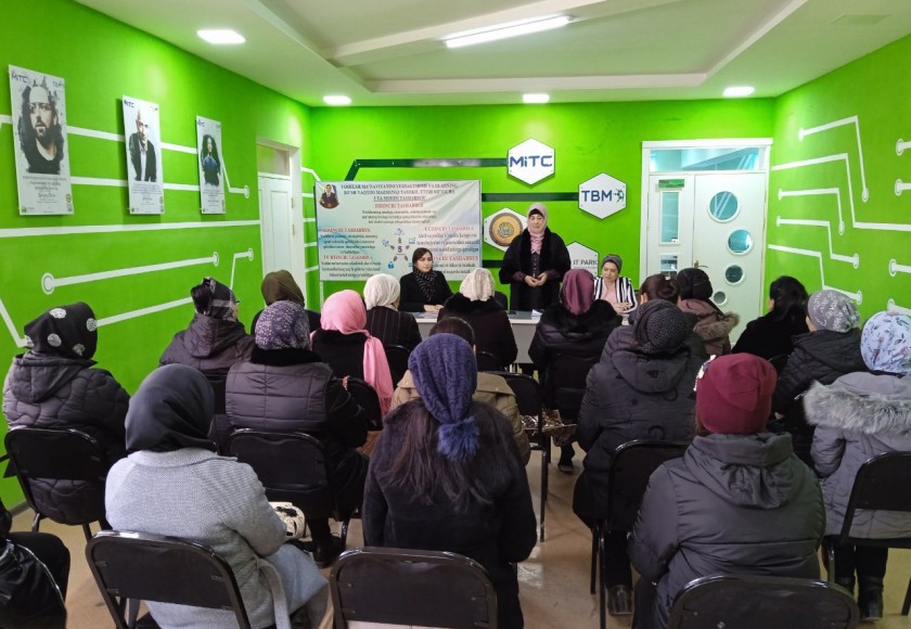 Termiz shahridagi mahallalarda xotin-qizlar o‘rtasida maʼnaviy-maʼrifiy va madaniy shuningdek, ularni qo‘llab-quvvatlash va ijtimoiy faolliklarini oshirishga qaratilgan tadbirlar o‘tkazib kelinmoqda.